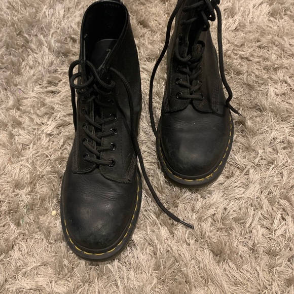 Size 6 only pair of nearly new Docs price is for 1 . My kids don’t wear :( - Picture 4 of 7